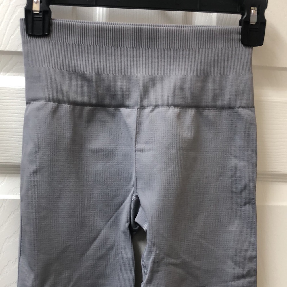 Lululemon Awakening Crop *Taryn Toomey Collection 17" Ice Grey - Picture 10 of 11